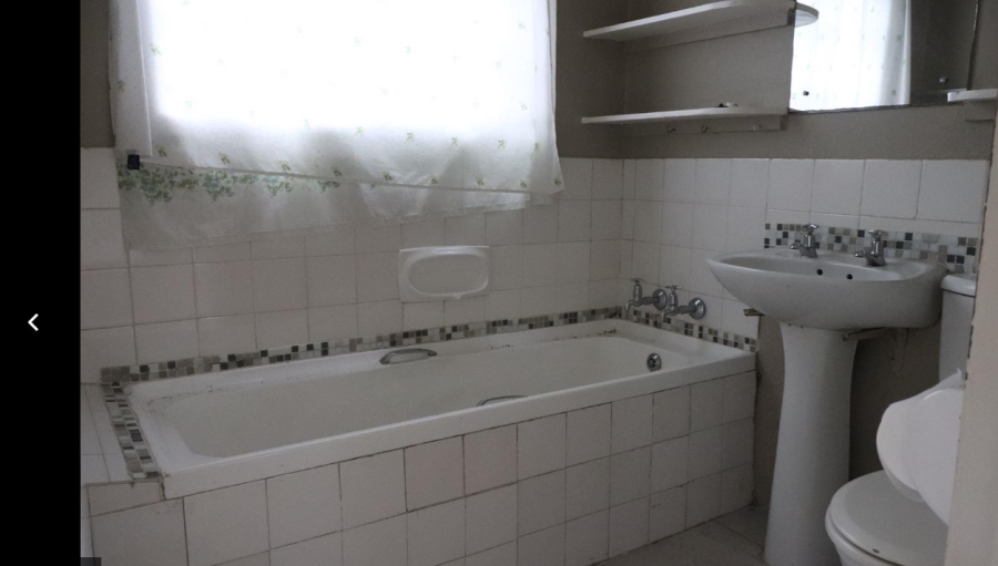 5 Bedroom Property for Sale in Abbotsford Eastern Cape